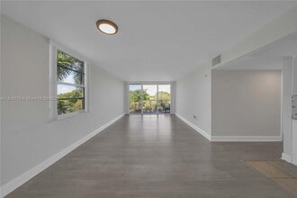 13120 SW 92nd Ave in Miami, FL - Building Photo - Building Photo