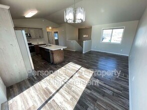 1071 Barnes Dr W in West Fargo, ND - Building Photo - Building Photo