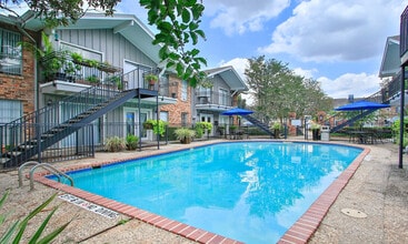 The Westbriar in Houston, TX - Building Photo - Building Photo