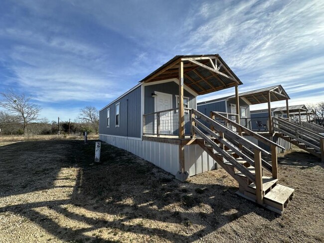 2440 TX-16 in Bandera, TX - Foto de edificio - Building Photo