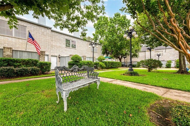 368 Wilcrest Dr in Houston, TX - Building Photo - Building Photo