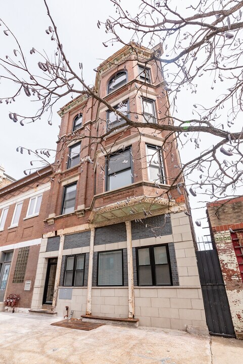 1907 S Racine Ave in Chicago, IL - Building Photo