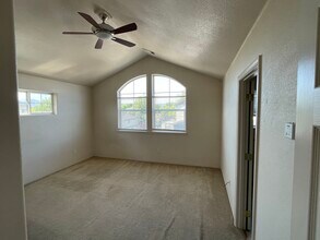 248 Hiatt Ln in Central Point, OR - Building Photo - Building Photo