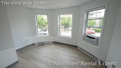 301 Boston Ave, Unit #A in Medford, MA - Foto de edificio - Building Photo