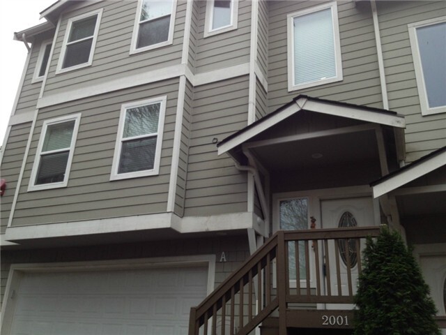 2001 NE 9th Ct in Renton, WA - Building Photo