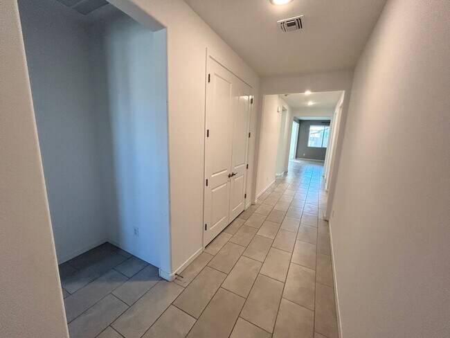 19937 Exeter Blvd in Litchfield Park, AZ - Building Photo - Building Photo