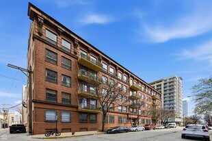1910 S Indiana Ave in Chicago, IL - Building Photo
