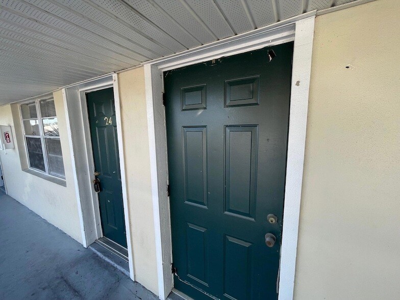 2170 Knox McRae Dr, Unit 24 in Titusville, FL - Foto de edificio