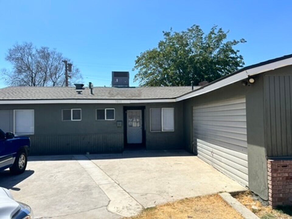 3801 Canadian St in Bakersfield, CA - Building Photo