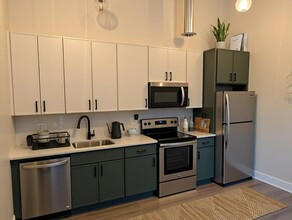 1453 Maple Ave, Unit B06 in Evanston, IL - Building Photo - Building Photo