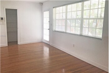 1561 West Ave-Unit -1 in Miami Beach, FL - Foto de edificio