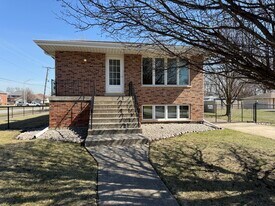 8301 Normandy Ave in Burbank, IL - Building Photo