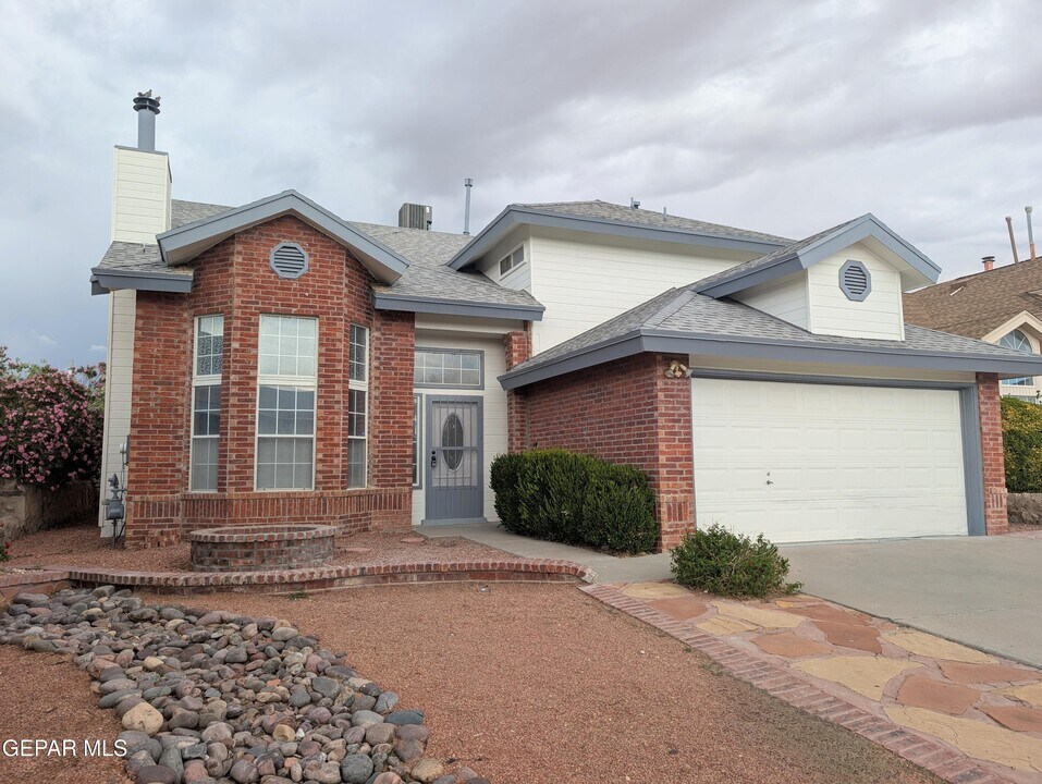 3149 Crazy Horse Dr in El Paso, TX - Building Photo