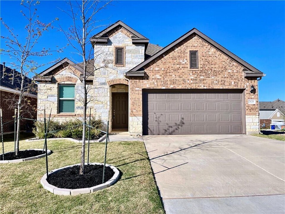 7628 Leitrim Wy in Austin, TX - Building Photo