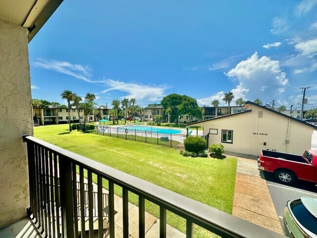 300 Miracle Strip Pkwy SW in Fort Walton Beach, FL - Building Photo - Building Photo