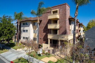 318 N Adams St in Glendale, CA - Building Photo - Primary Photo