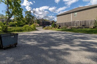 213 N Ann St in Columbia, MO - Foto de edificio - Building Photo