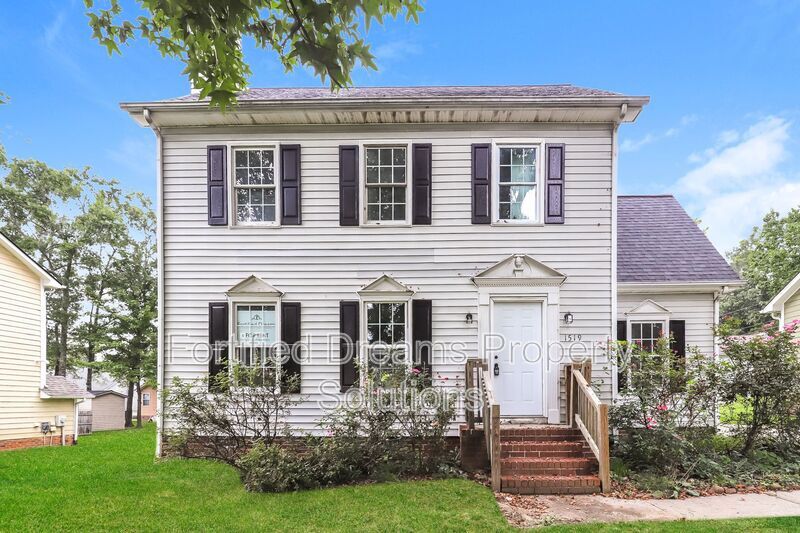 1519 Huffine Mill Rd in Greensboro, NC - Building Photo