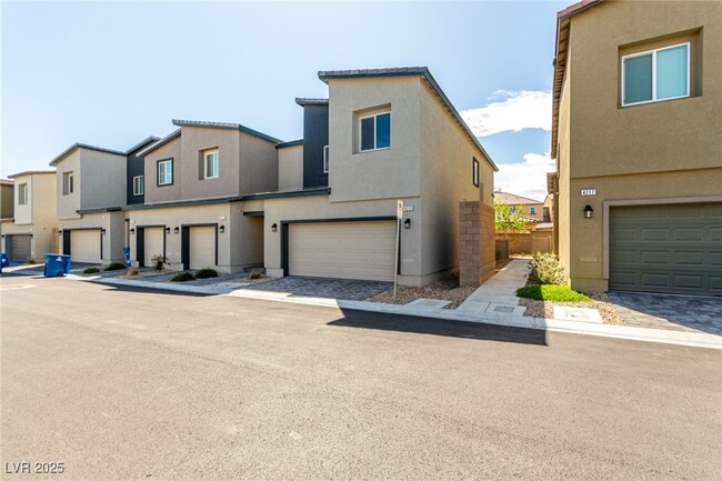 4213 Venus Falls Ave in North Las Vegas, NV - Foto de edificio - Building Photo