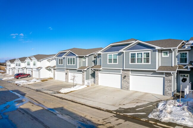 1413 NE Mockingbird Ln in Grimes, IA - Building Photo - Primary Photo