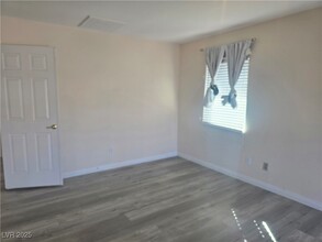 10756 New Boro Ave in Las Vegas, NV - Building Photo - Building Photo