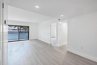 3582 NE 171 St in Sunny Isles Beach, FL - Building Photo - Building Photo