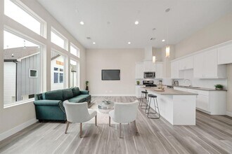 2504 W Tidwell Rd in Houston, TX - Building Photo - Building Photo