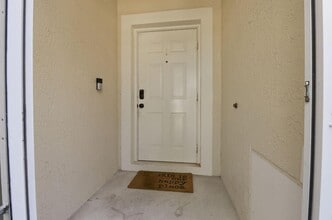 9902 Lago Dr in Boynton Beach, FL - Building Photo - Building Photo