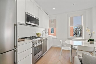 116 Myrtle St, Unit 4 in Boston, MA - Building Photo - Building Photo