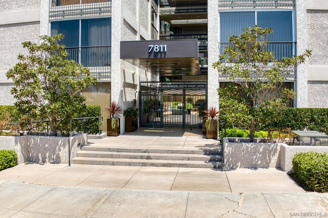 7811 Eads Ave in San Diego, CA - Foto de edificio - Building Photo