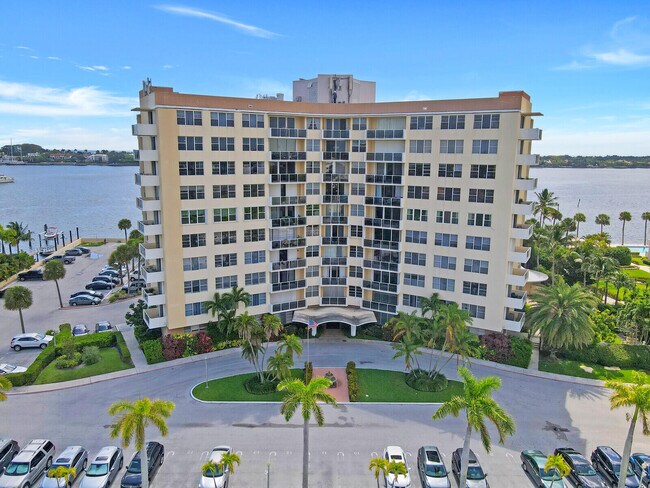 property at 2800 N Flagler Dr