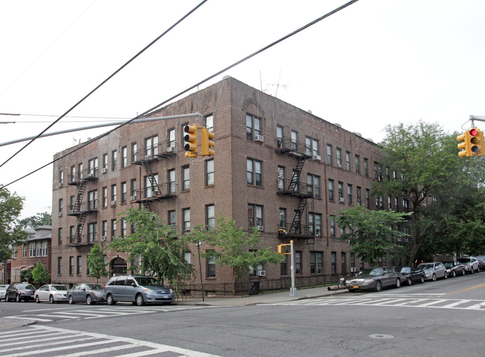 902 43rd St in Brooklyn, NY - Building Photo