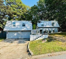 1209 E Twin Lakes Dr in Little Rock, AR - Building Photo