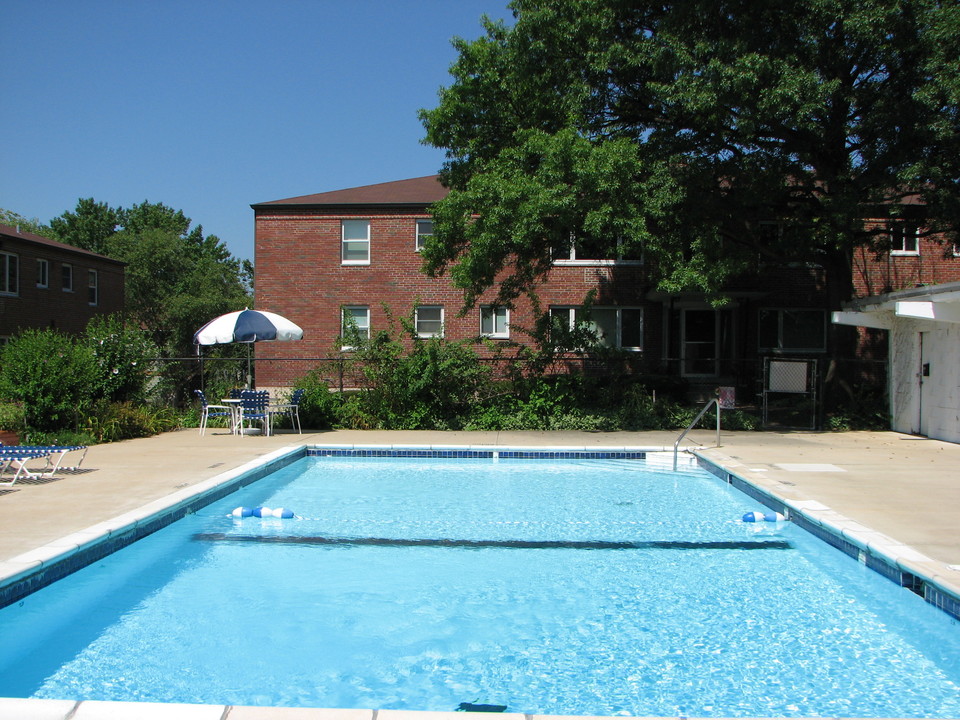 Brentwood Court Apartments in St. Louis, MO - Building Photo