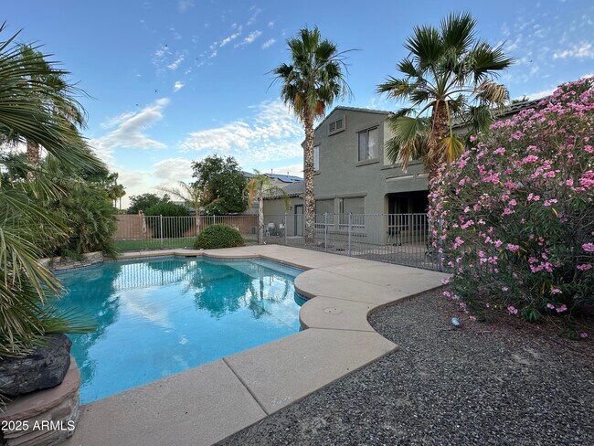 12534 W Solano Dr in Litchfield Park, AZ - Building Photo - Building Photo