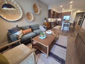 6710 SW 29th St, Unit A10 in Miami, FL - Building Photo