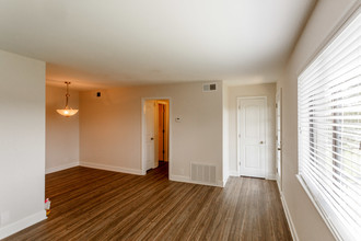 Ashton at Harding in Nashville, TN - Building Photo - Interior Photo