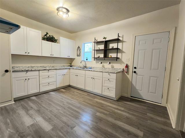 property at 805 E Palestine St