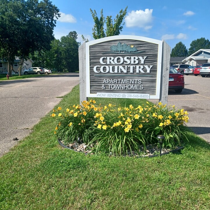 CROSBY COUNTRY APARTMENTS in Crosby, MN - Building Photo