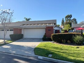 1228 Via Viento Suave in San Marcos, CA - Building Photo