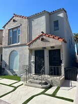 235 Pomona Ave in Long Beach, CA - Building Photo