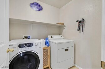 1129 Autumn Dove Ct in Henderson, NV - Building Photo - Building Photo