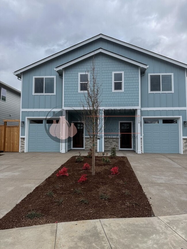 property at 1333-1335 Oppek St NE