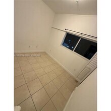 106 SE 4th Ave in Hialeah, FL - Foto de edificio - Building Photo