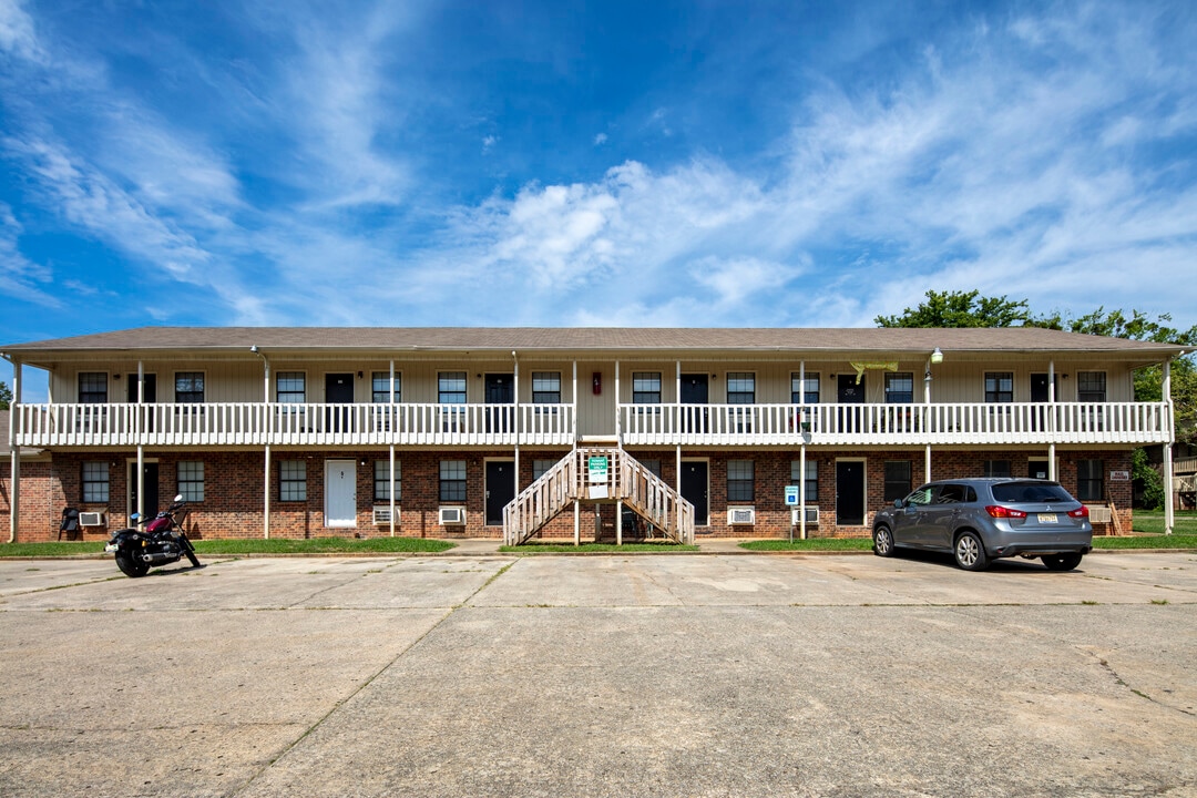 Midtown Manor Aptartments in Huntsville, AL - Building Photo