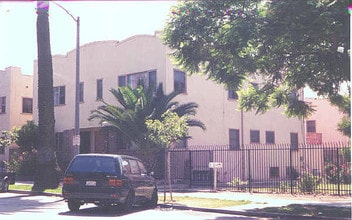 1455 Chestnut Ave in Long Beach, CA - Foto de edificio - Building Photo