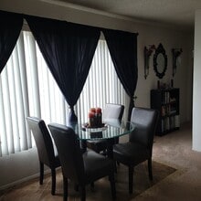 1236 Lincoln Ave, Unit One Half in San Diego, CA - Foto de edificio - Building Photo