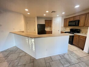 10646 S Cactus Brush Ct in Las Vegas, NV - Building Photo - Building Photo