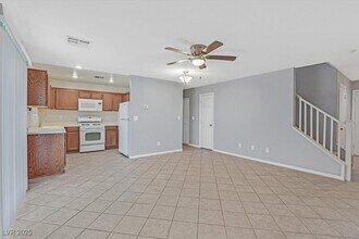 5262 Opal Crk Wy in Las Vegas, NV - Building Photo - Building Photo