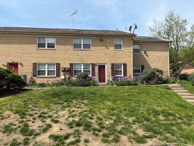 9703 Hagel Cir, Unit B in Lorton, VA - Building Photo - Building Photo